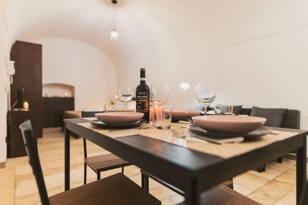 Trani -Suite ❉Marmor - Elegante Casa Storica ❉ Exteriör bild